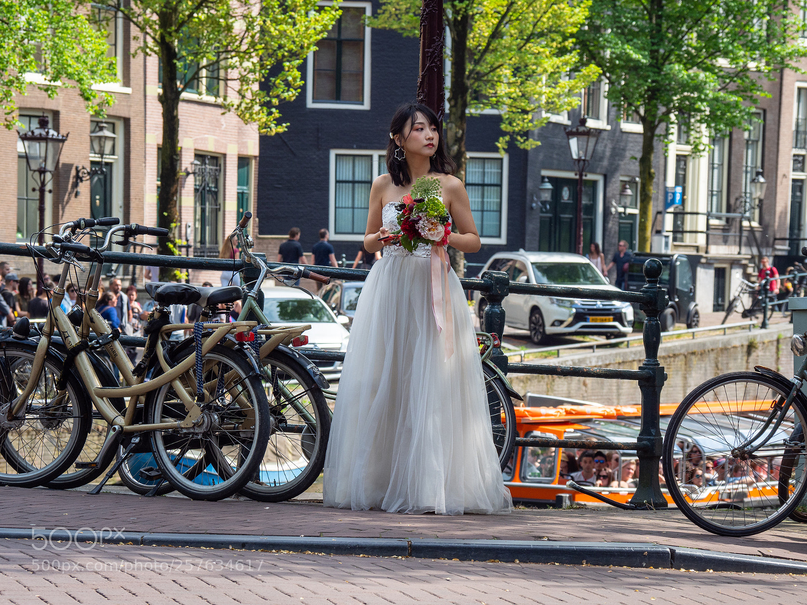 Olympus OM-D E-M1 Mark II sample photo. Waiting for her groome... photography