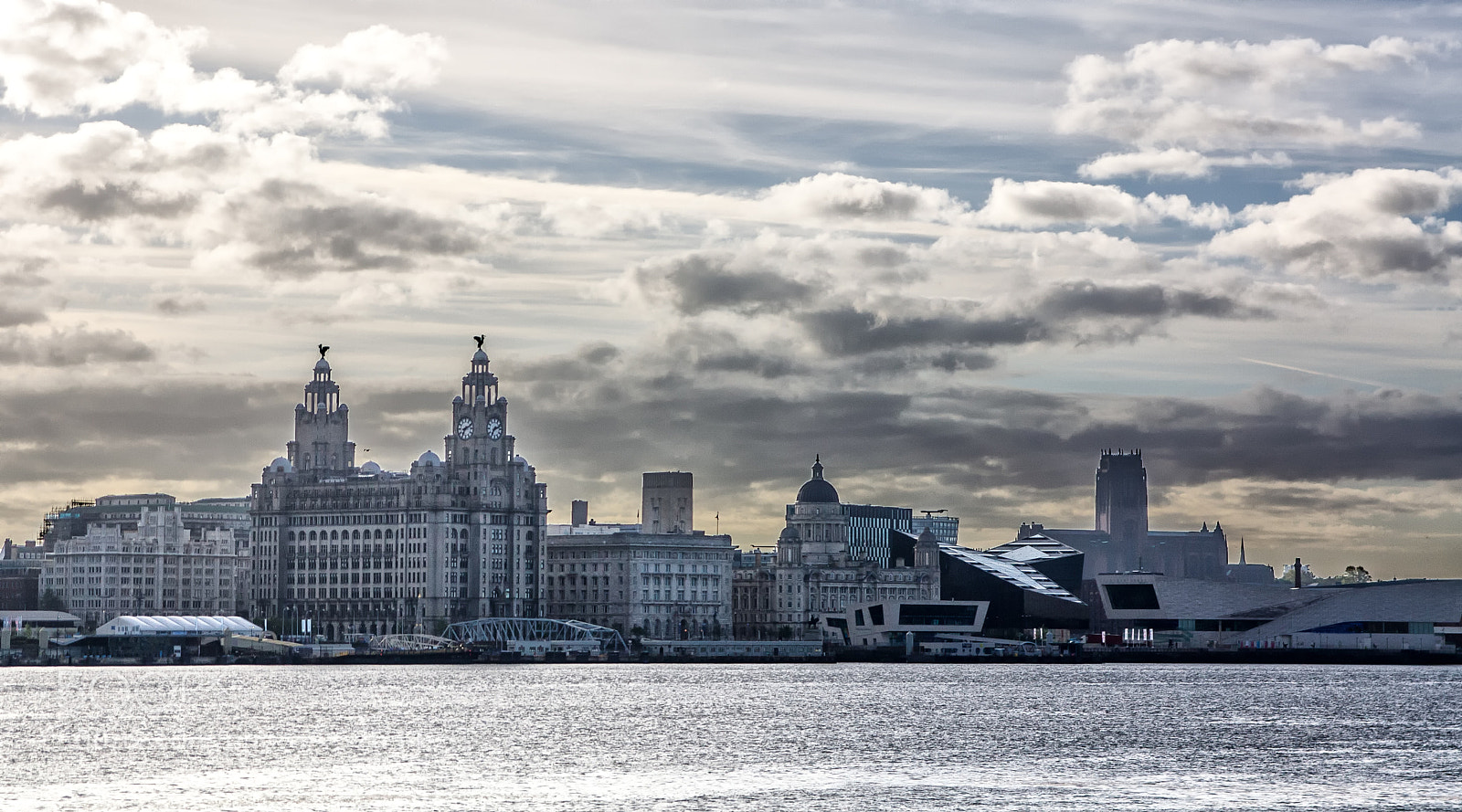 Canon EOS 450D (EOS Rebel XSi / EOS Kiss X2) sample photo. Liverpool waterfront after sunrise photography