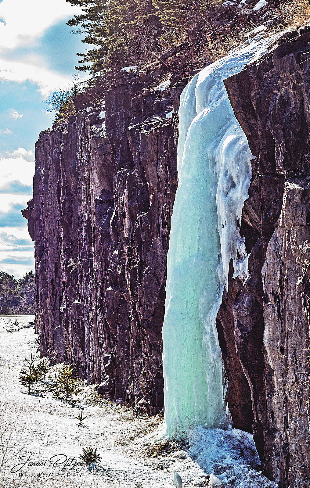 Canon EOS 1300D (EOS Rebel T6 / EOS Kiss X80) sample photo. Watch for falling ice photography