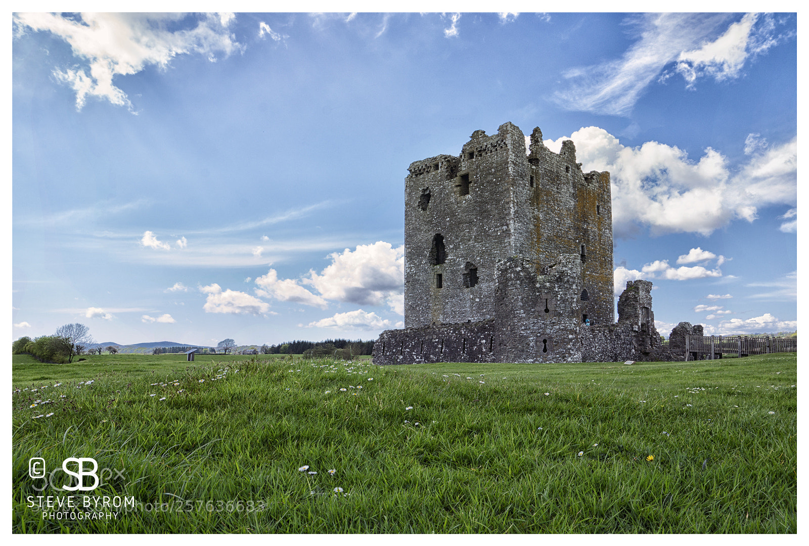 Sony SLT-A77 sample photo. Threave castle, interesting clouds photography