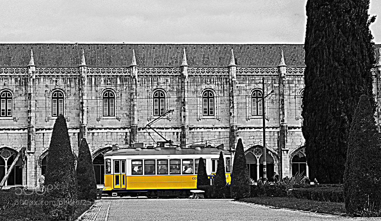 Canon EOS 1300D (EOS Rebel T6 / EOS Kiss X80) sample photo. Tram in lisboa photography