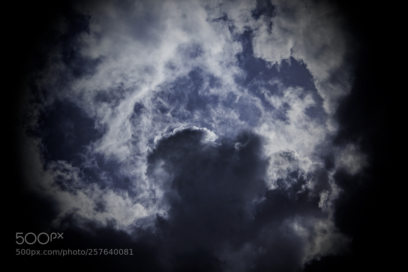 Canon EOS 1200D (EOS Rebel T5 / EOS Kiss X70 / EOS Hi) sample photo. Lost in clouds photography