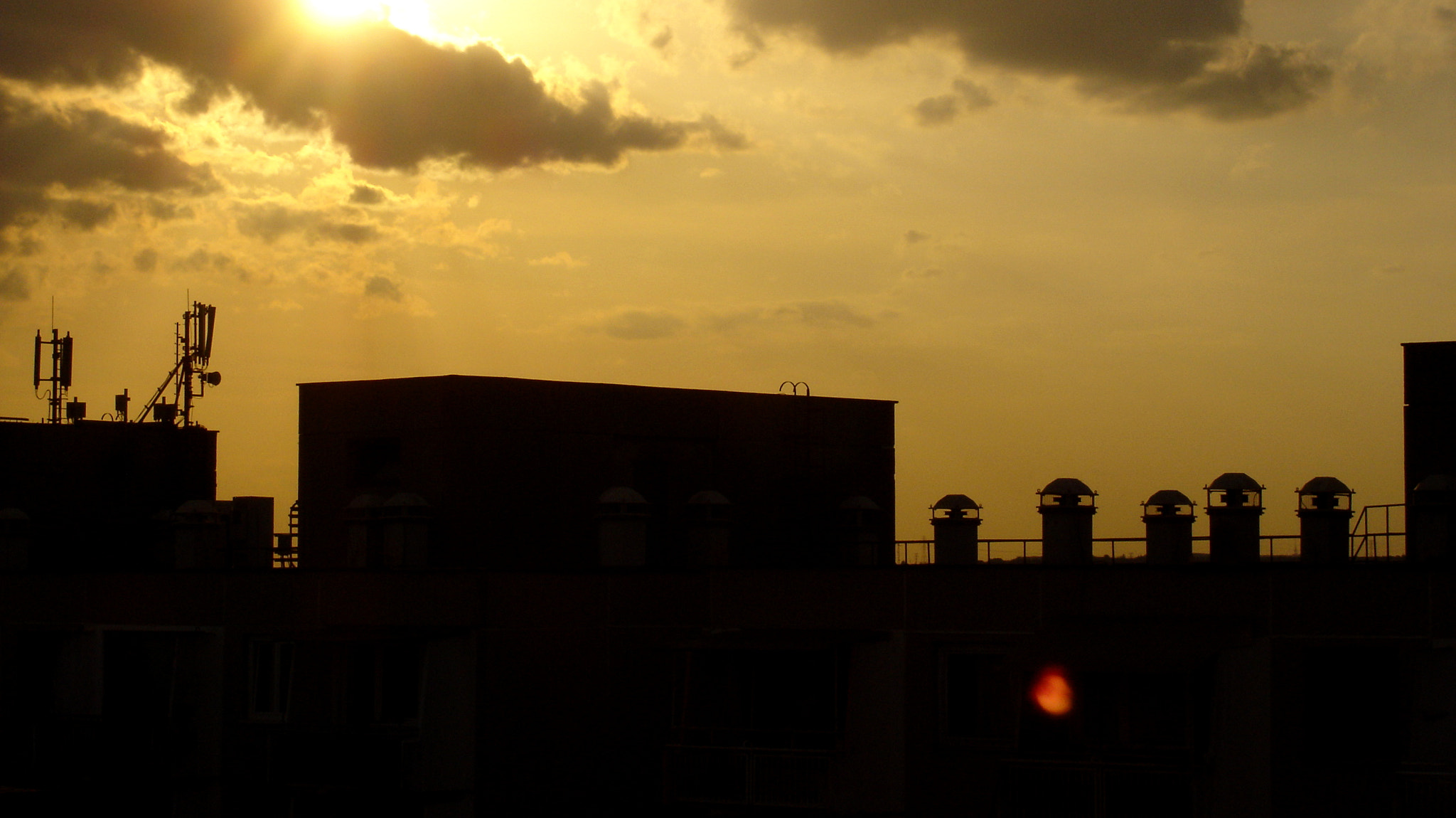 Sony DSC-P120 sample photo. Spring rooftop dusk photography
