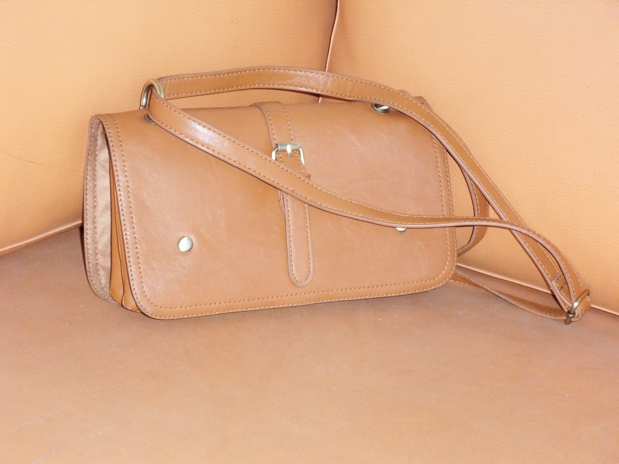 Samsung WB550, WB560 / VLUU WB550 /  HZ15W sample photo. Bag photography