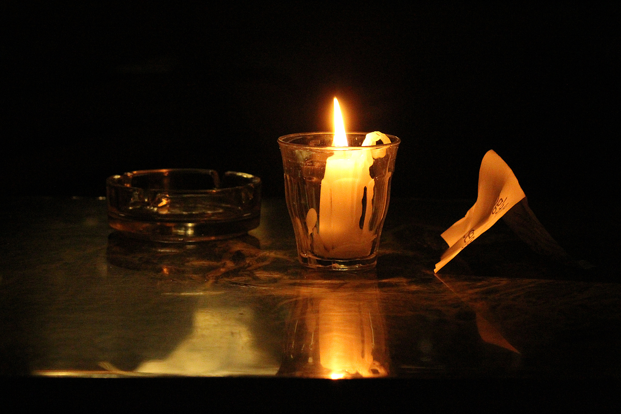Canon EF 75-300mm f/4-5.6 sample photo. Next table in a pub photography