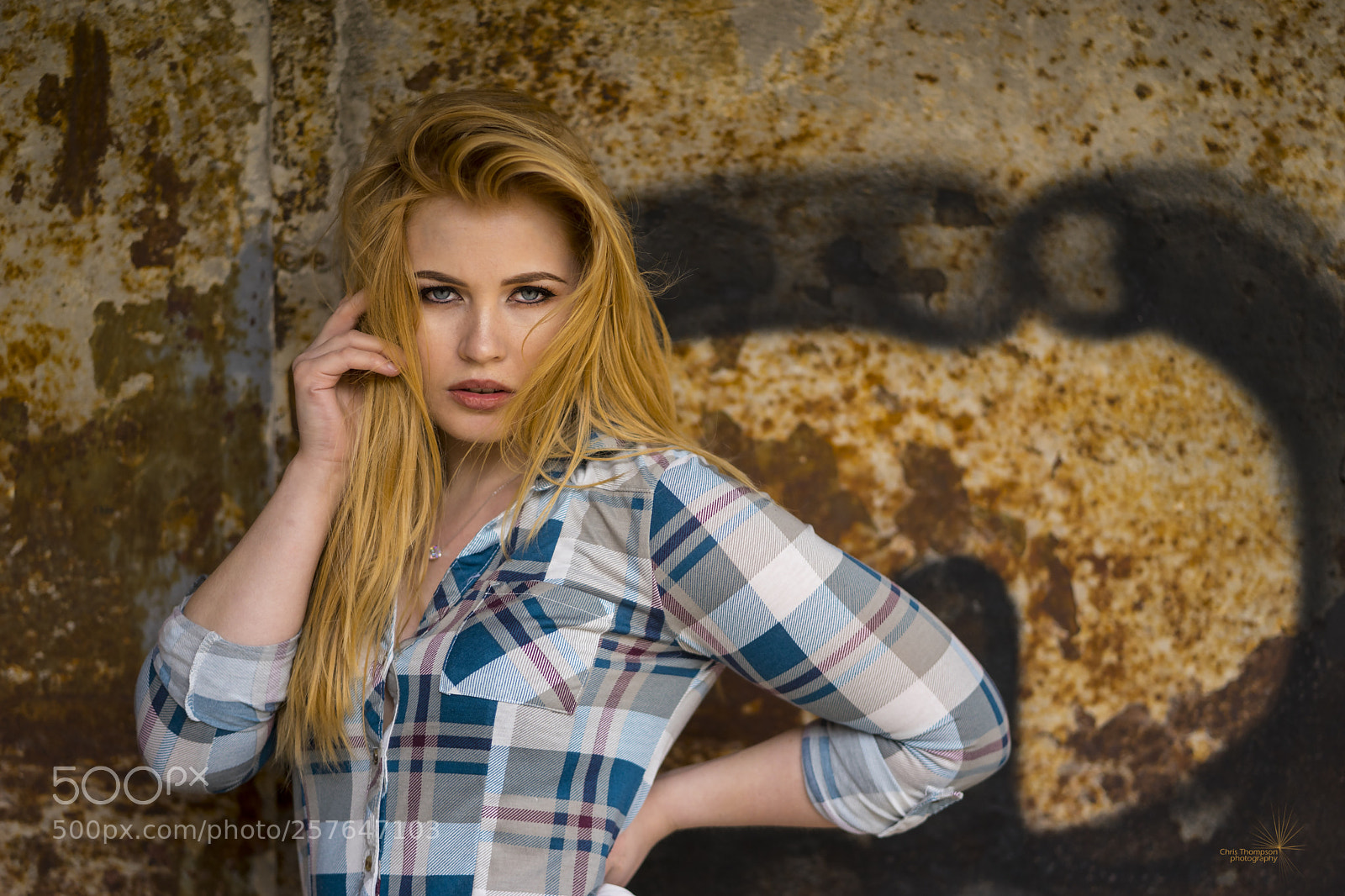 Sony a7 sample photo. The girl with the photography