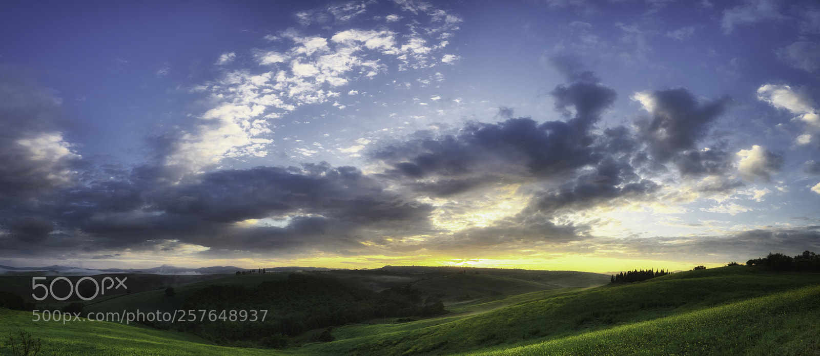 Canon EOS 5D Mark IV sample photo. Morning sky in tuscany photography
