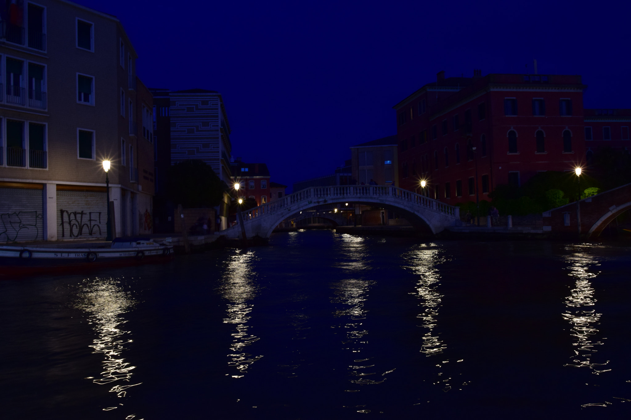 Nikon AF-S Nikkor 20mm F1.8G ED sample photo. Venice by night photography