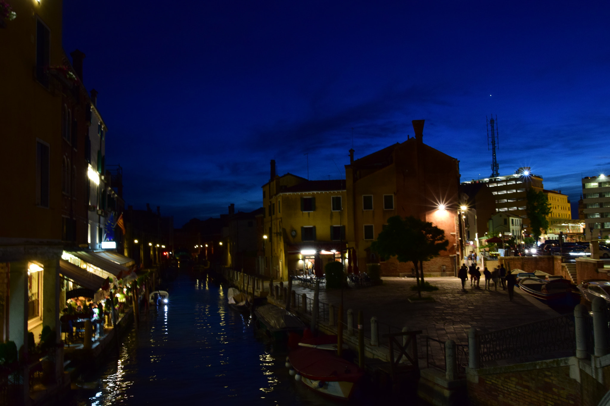 Nikon D5300 + Nikon AF-S Nikkor 20mm F1.8G ED sample photo. Venice by night photography