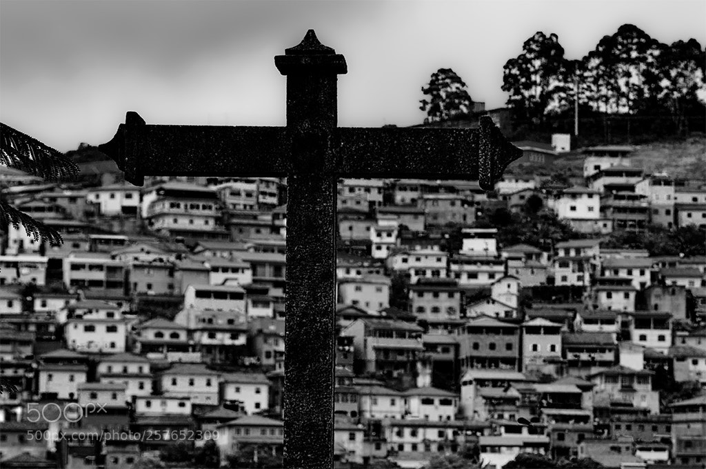 Nikon D90 sample photo. The cross and the photography