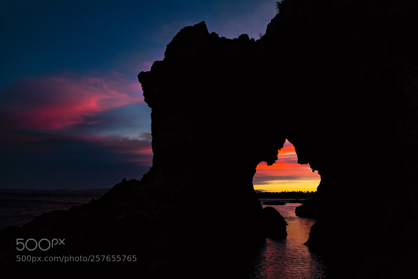 Canon EOS 6D Mark II sample photo. Sunset through the rock photography
