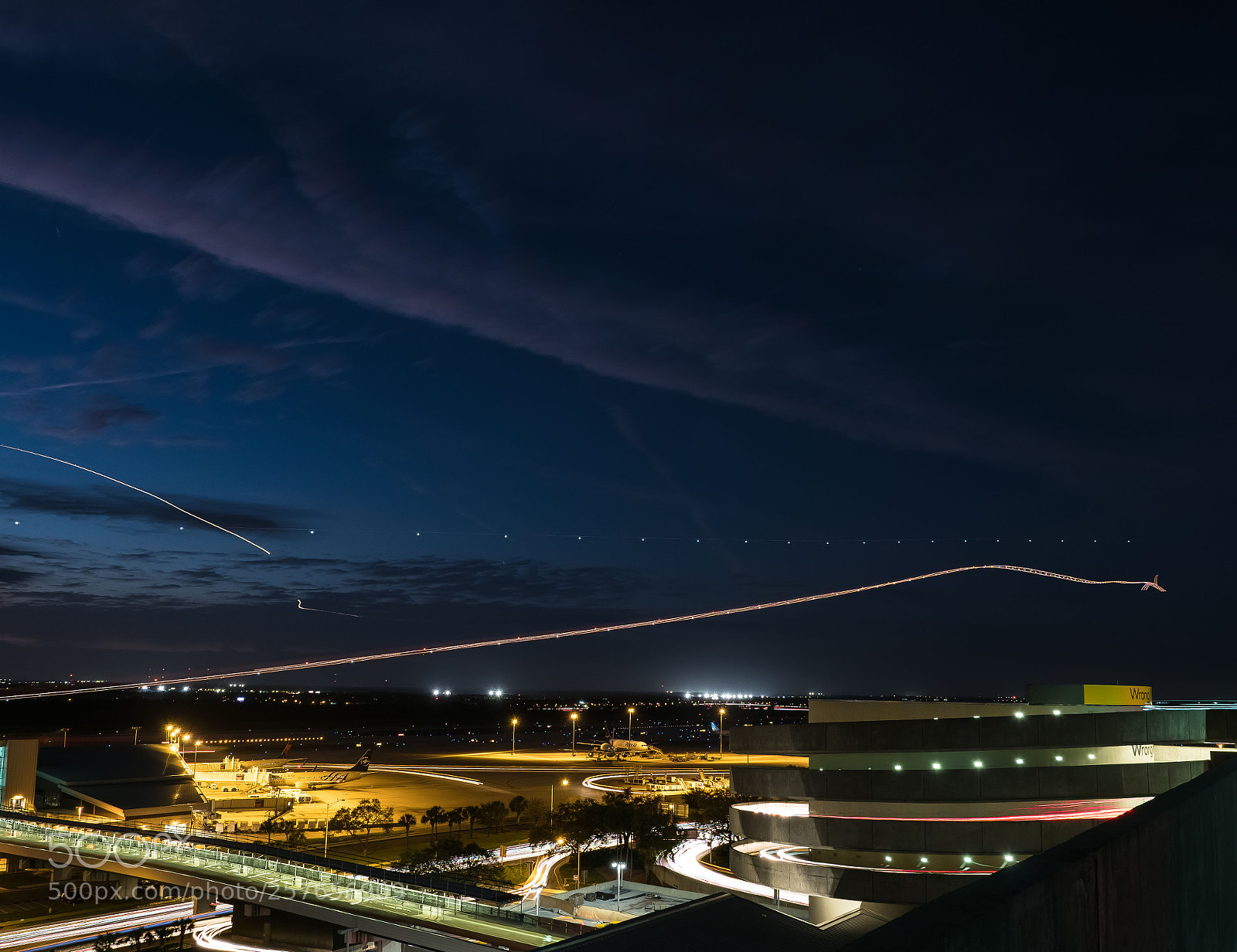 Olympus OM-D E-M1 Mark II sample photo. Airplane lights photography