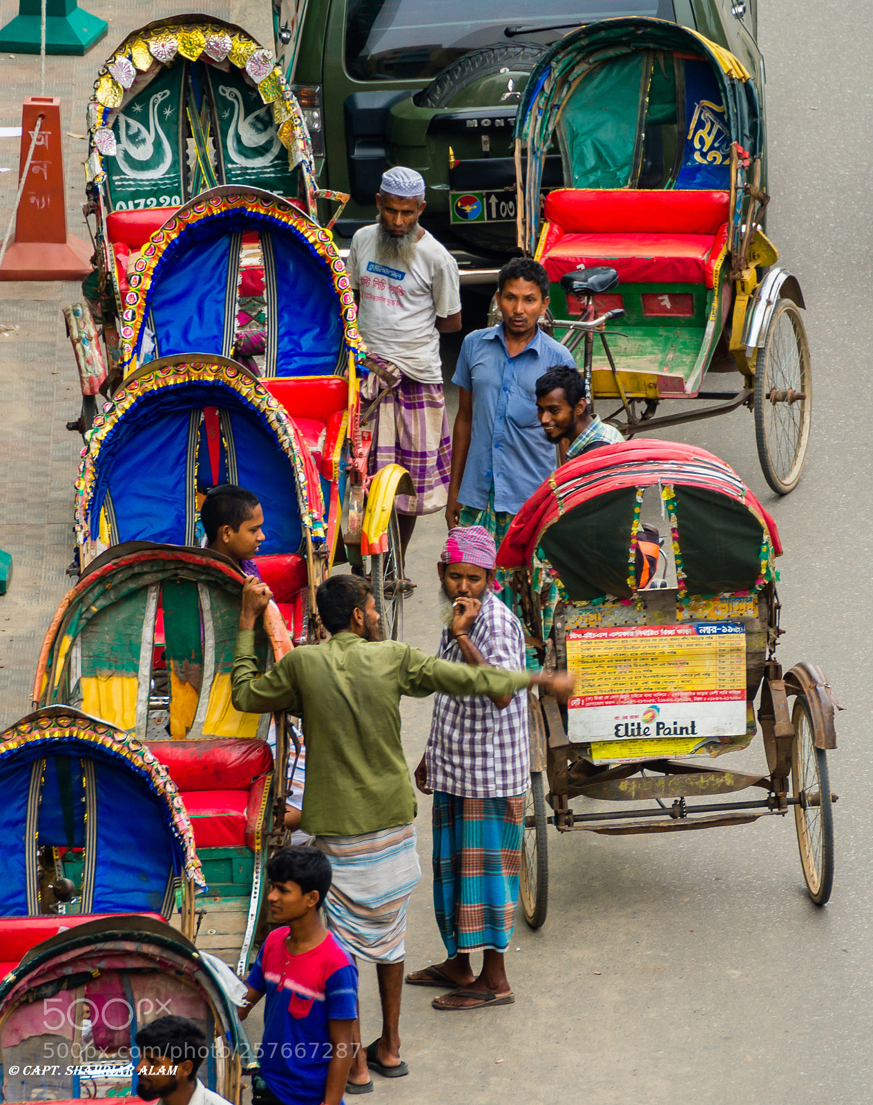 Nikon D7200 sample photo. Waiting for passengers photography