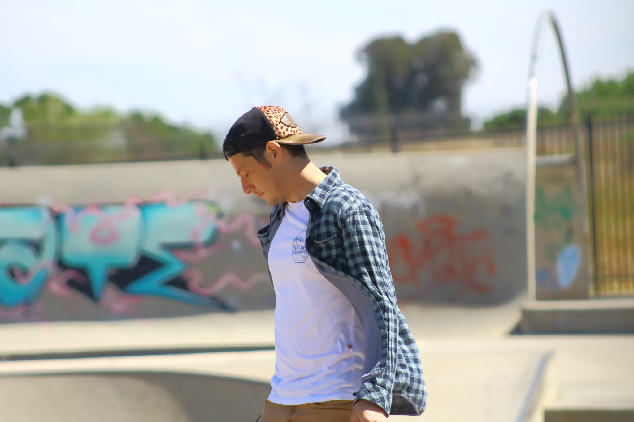 Canon EOS 100D (EOS Rebel SL1 / EOS Kiss X7) sample photo. Skater contemplation photography