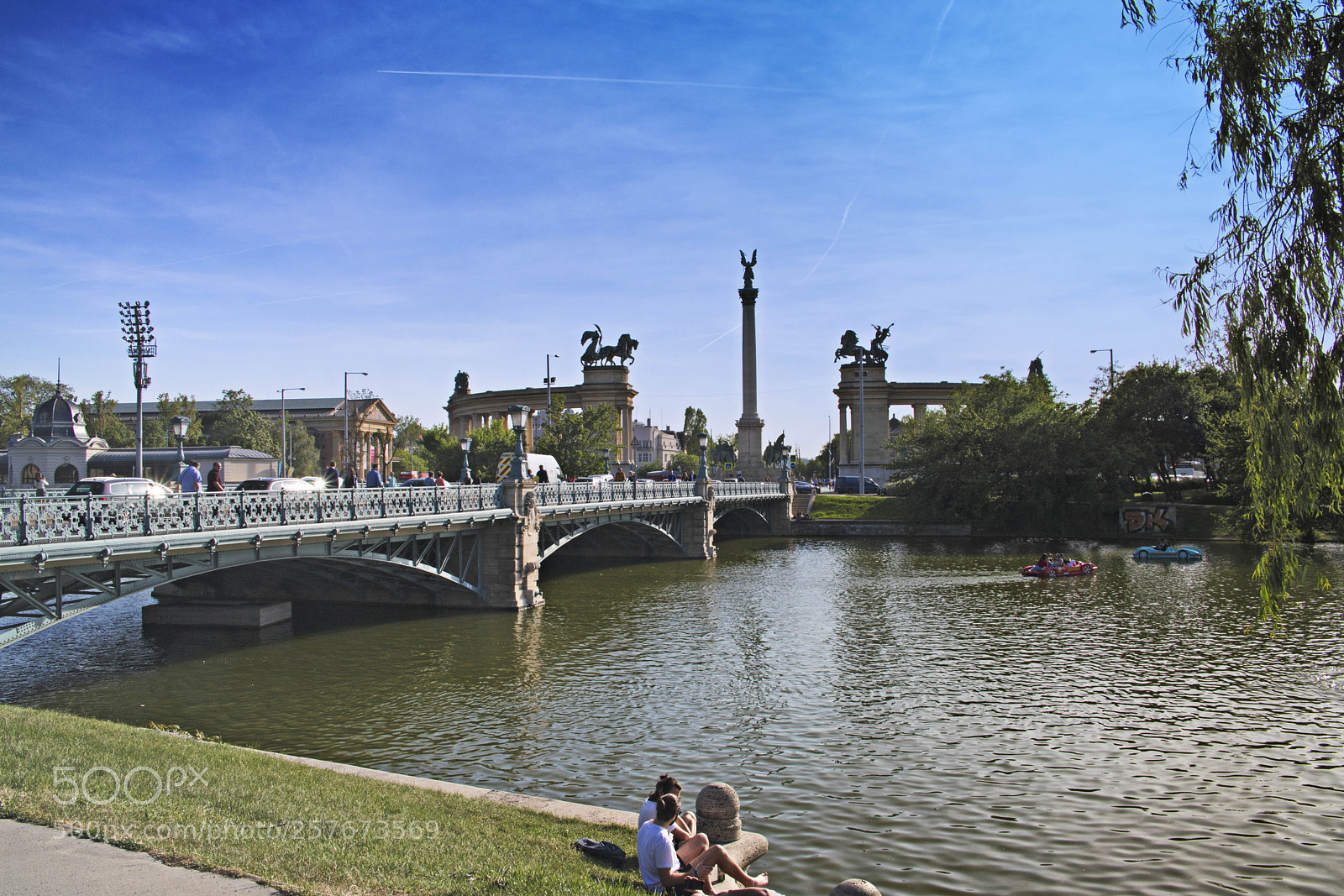 Canon EOS 6D Mark II sample photo. Budapest city park photography