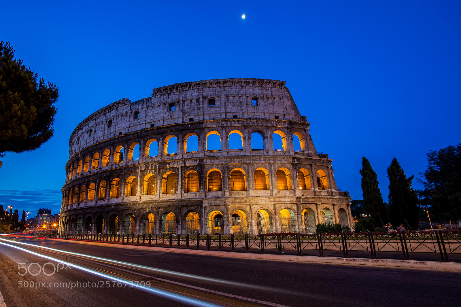 Canon EOS 5D Mark II sample photo. Colosseum at night photography