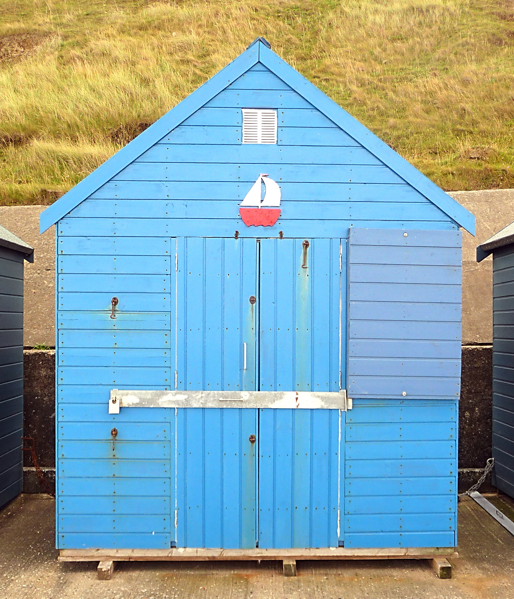 Panasonic Lumix DMC-TZ4 sample photo. Blue beach hut o photography