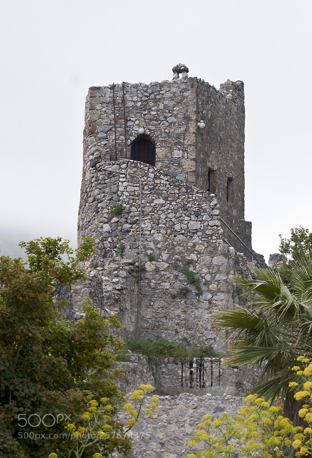 Canon EOS 350D (EOS Digital Rebel XT / EOS Kiss Digital N) sample photo. Corner tower st hilarion photography