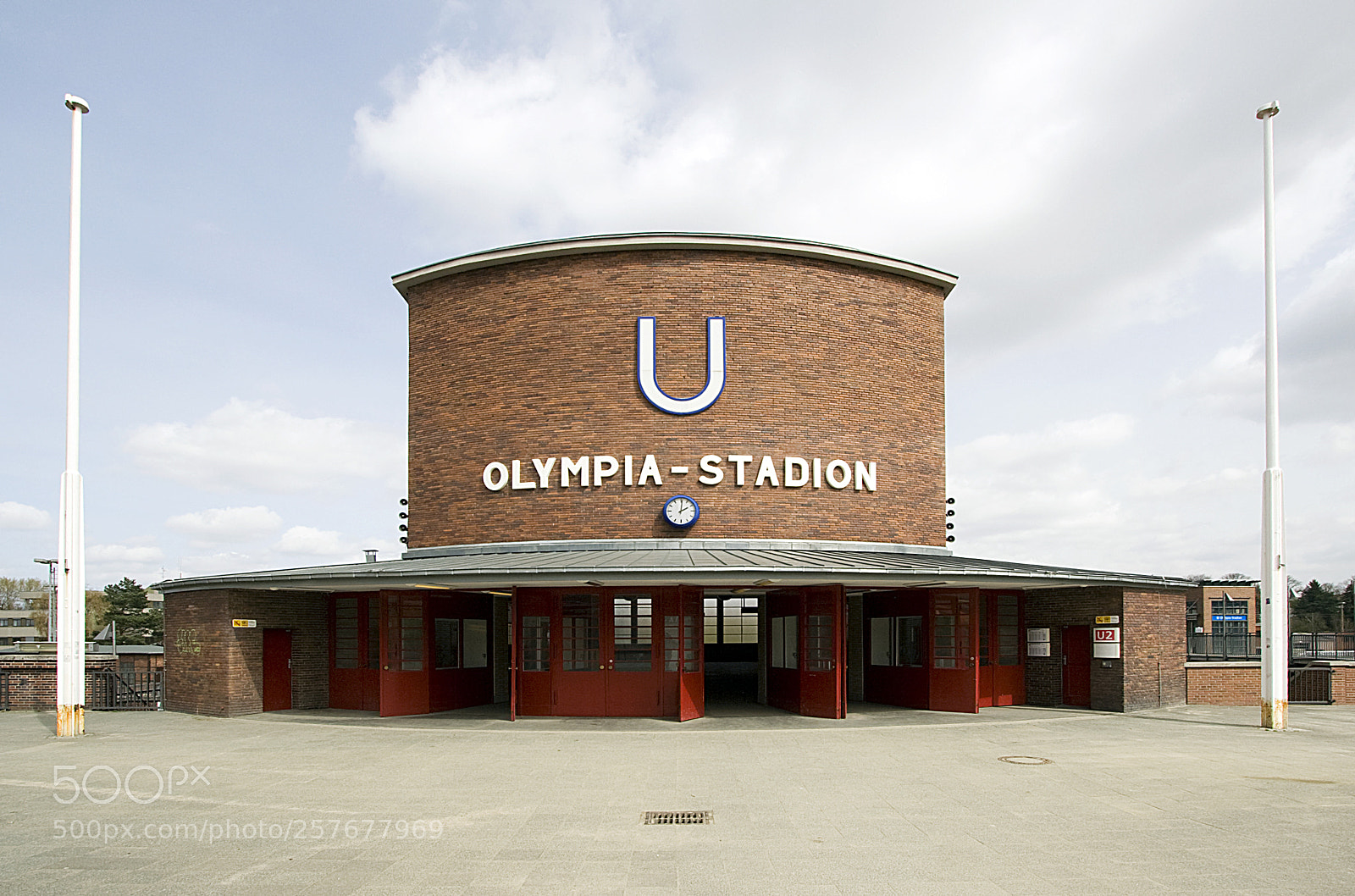Canon EOS 350D (EOS Digital Rebel XT / EOS Kiss Digital N) sample photo. Olympia stadion station o photography