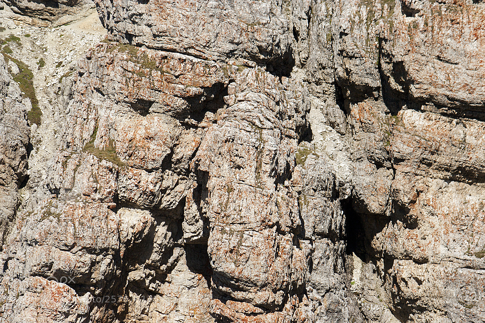 Canon EOS 350D (EOS Digital Rebel XT / EOS Kiss Digital N) sample photo. Rock face o photography