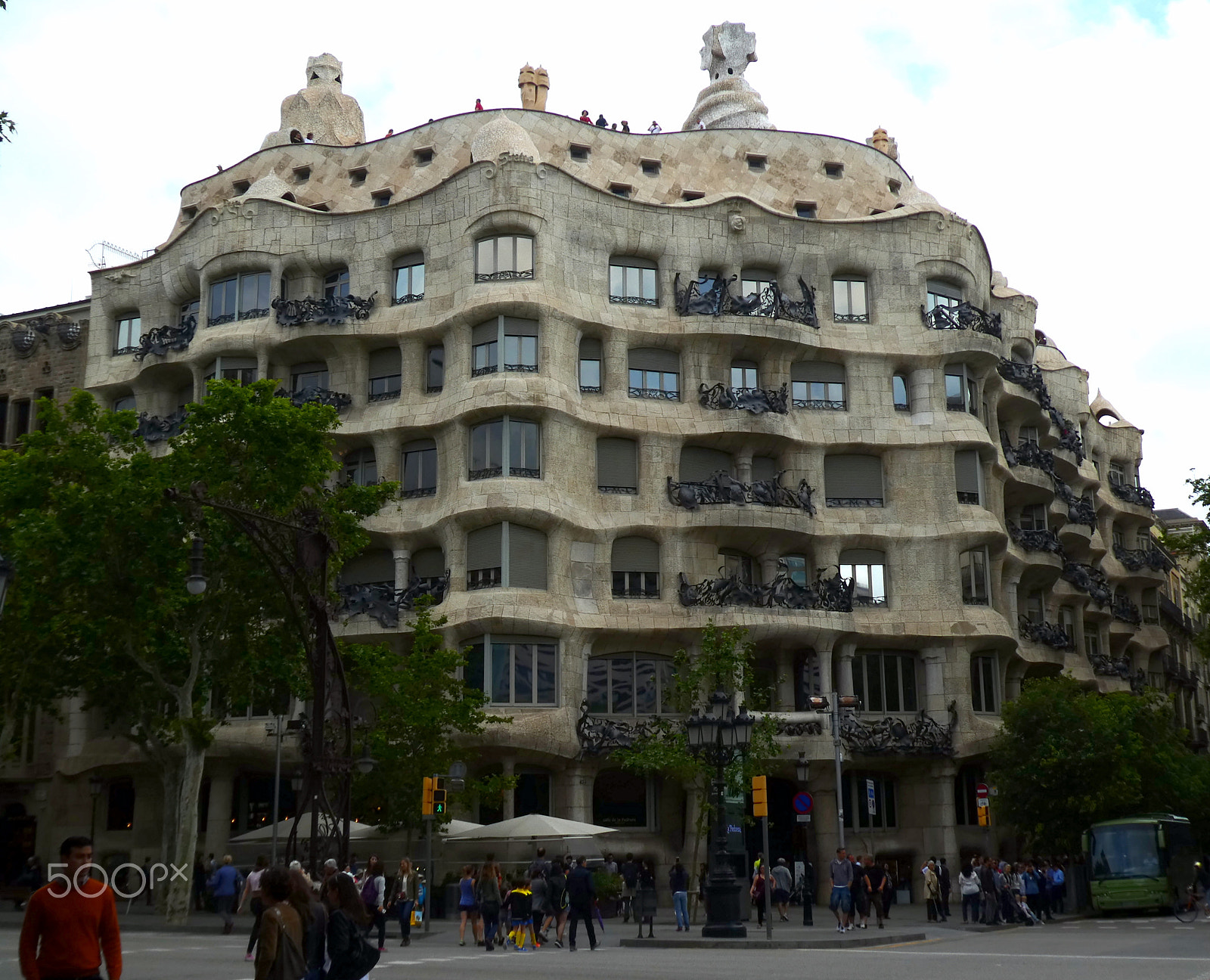 Panasonic Lumix DMC-ZS60 (Lumix DMC-TZ80) sample photo. Casa milà photography