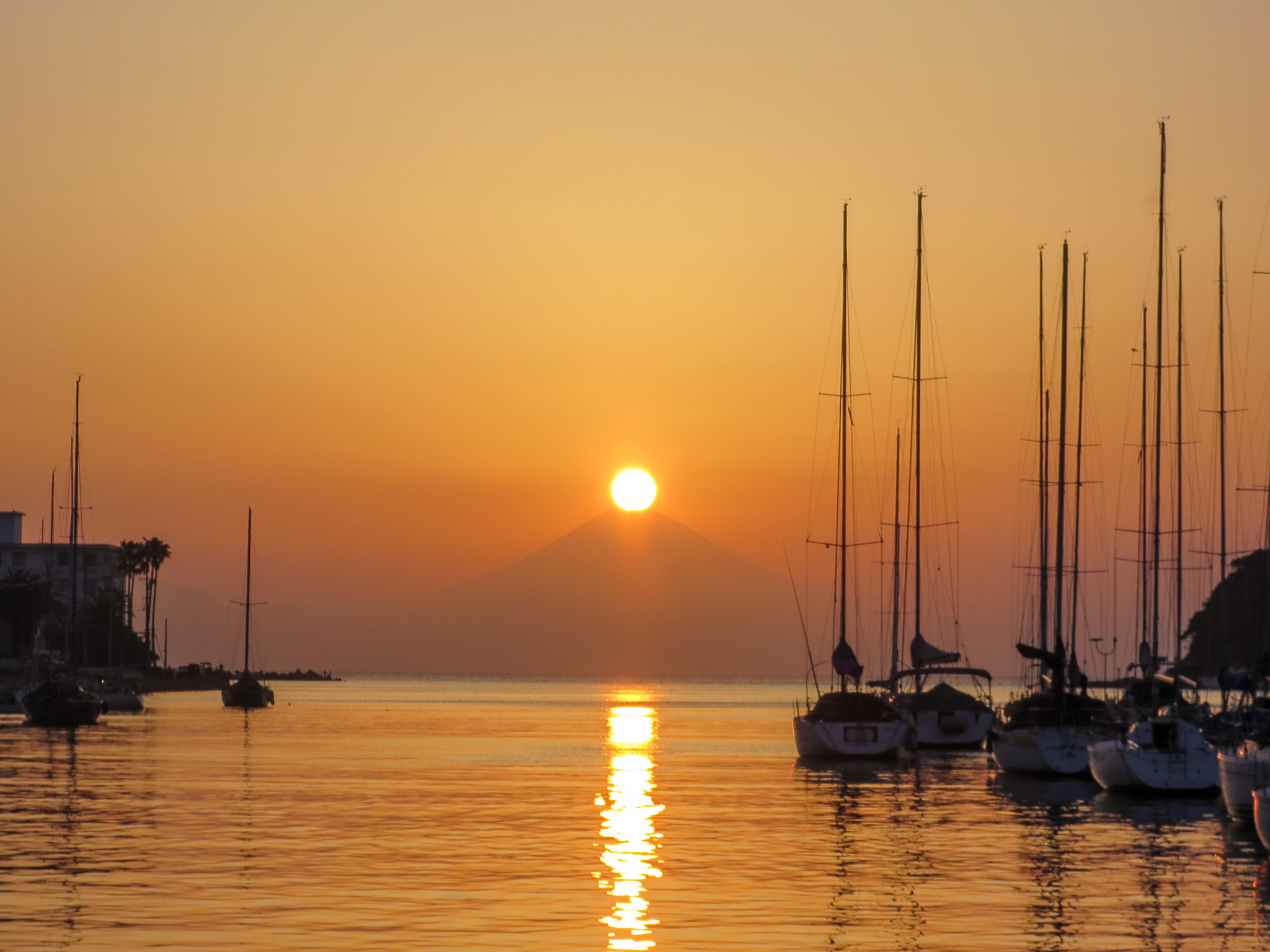 Canon PowerShot S120 sample photo. Diamond fuji in yacht harbor photography