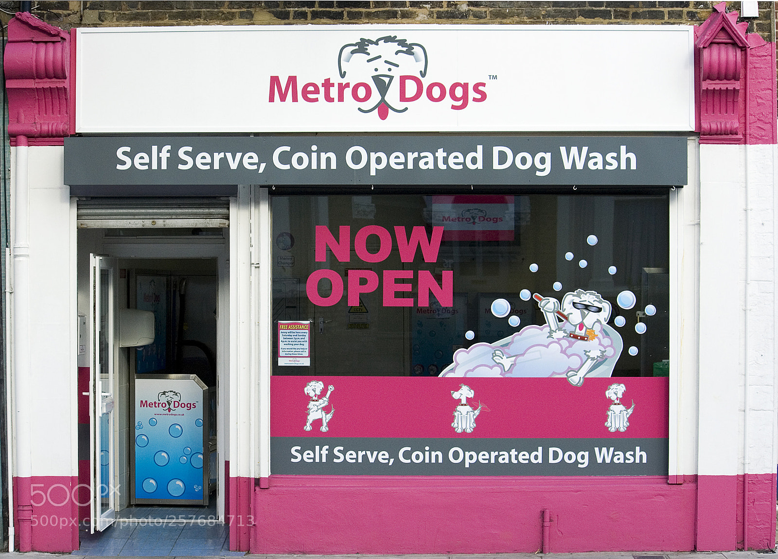 Canon EOS 350D (EOS Digital Rebel XT / EOS Kiss Digital N) sample photo. Dog shop o photography
