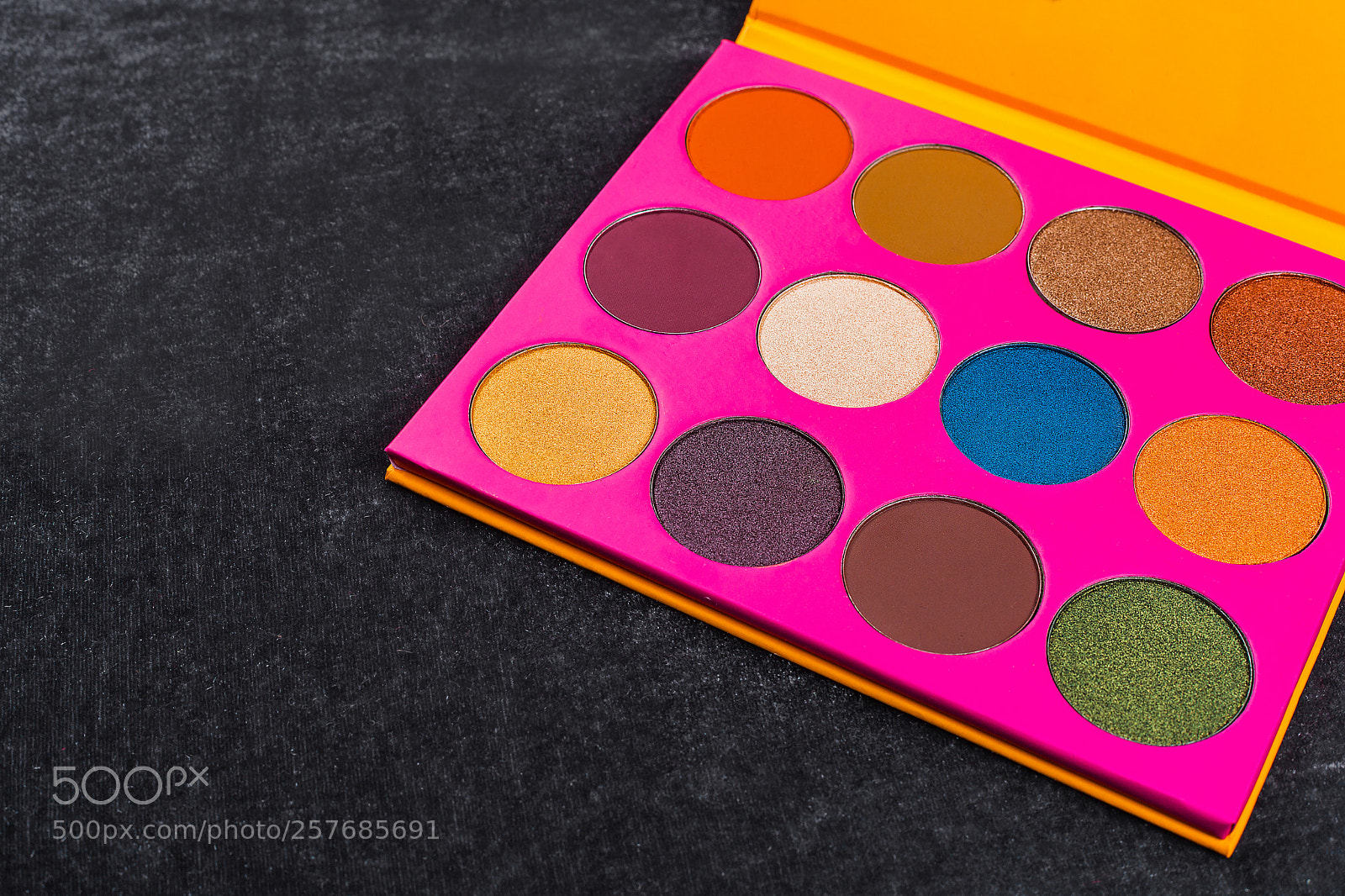 Canon EOS 5D Mark II sample photo. Eye shadows palette photography