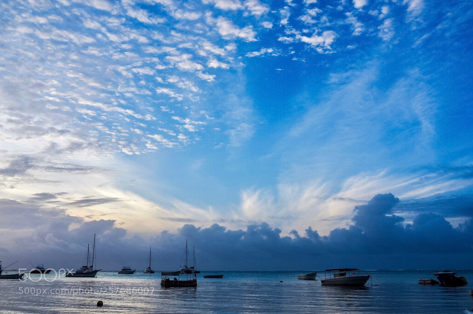 Olympus OM-D E-M10 II sample photo. Mauritian sky performance photography