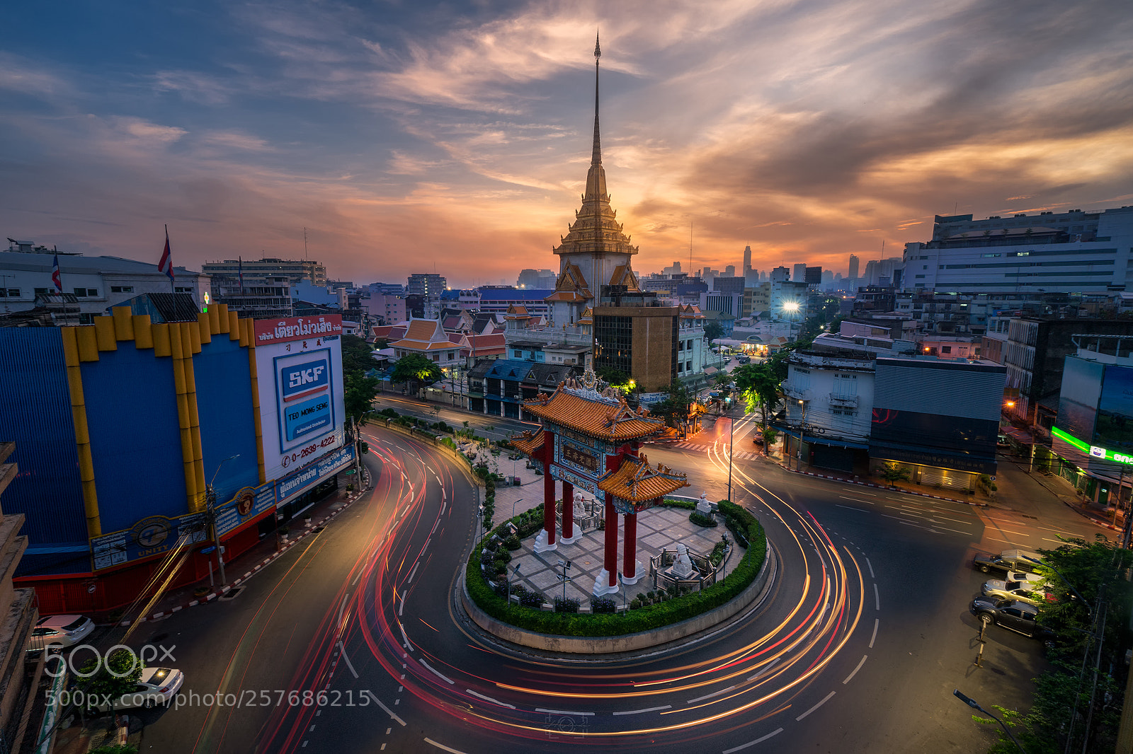 Sony a7 II sample photo. Chinese gate odeon circle photography