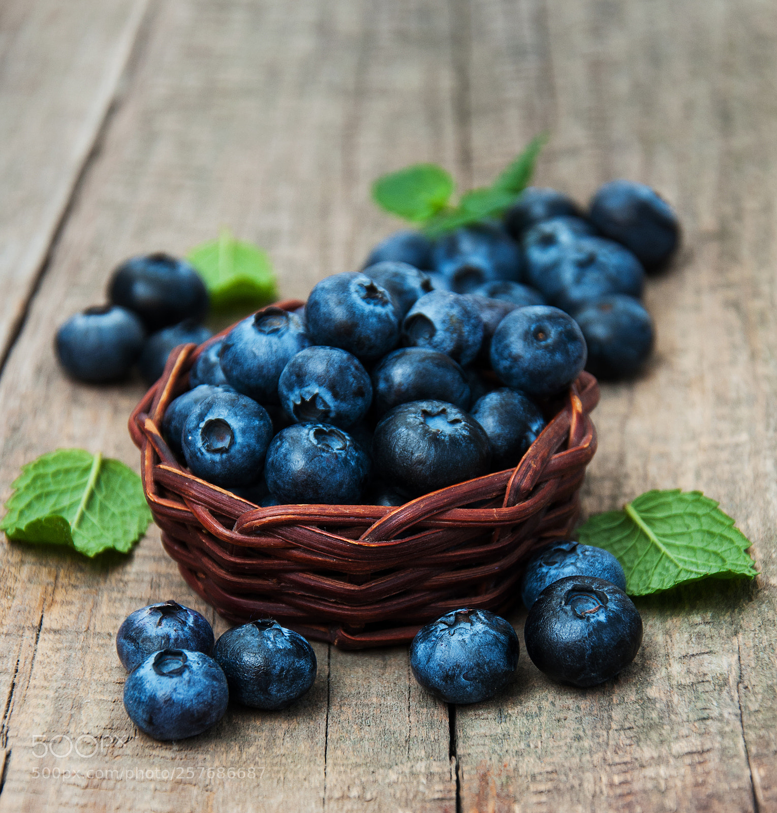 Nikon D90 sample photo. Fresh blueberries on a photography