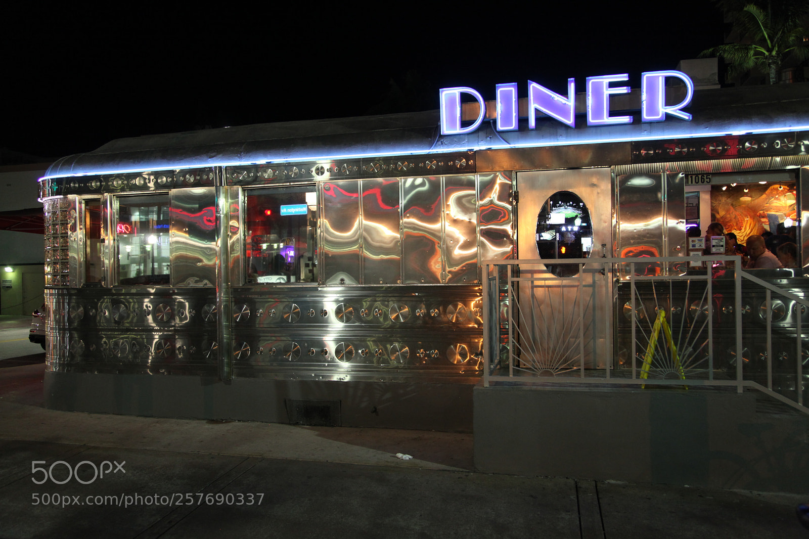 Canon EF 24-105mm F4L IS USM sample photo. Night dinner photography