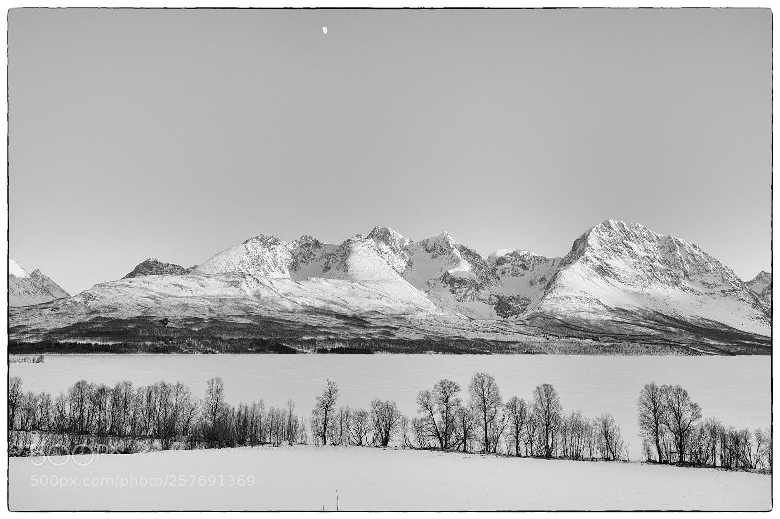 Canon EOS 5D Mark IV sample photo. Mountain panorama b & w photography