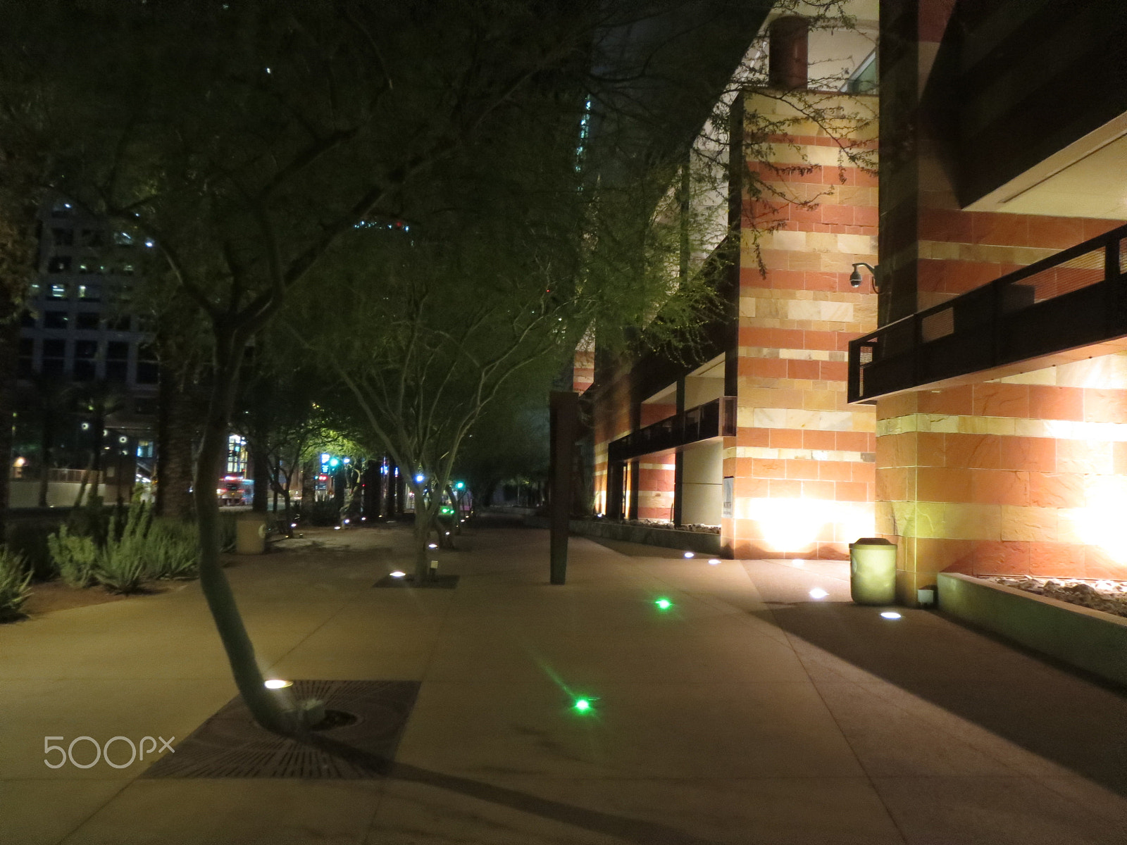 Canon PowerShot ELPH 530 HS (IXUS 510 HS / IXY 1) sample photo. Night photography