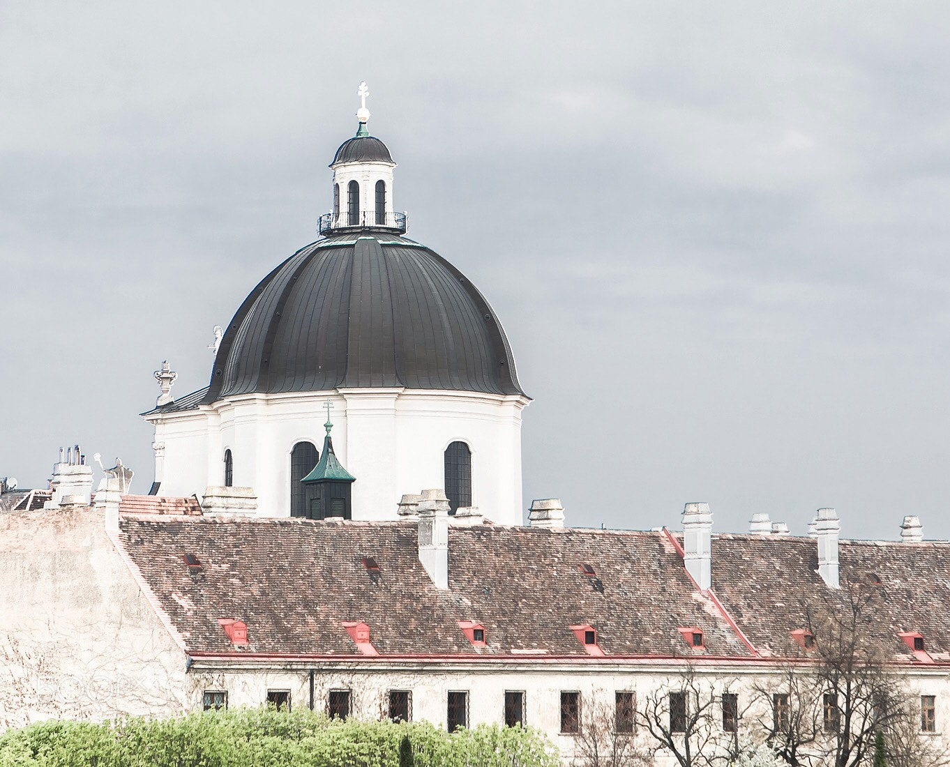 Canon EOS 5D Mark IV sample photo. Windows, chimneys a cupola photography