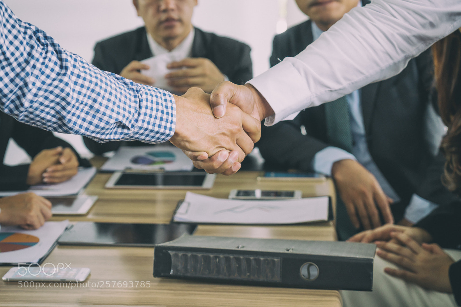 Sony a7R II sample photo. Asian businessman shaking hands photography