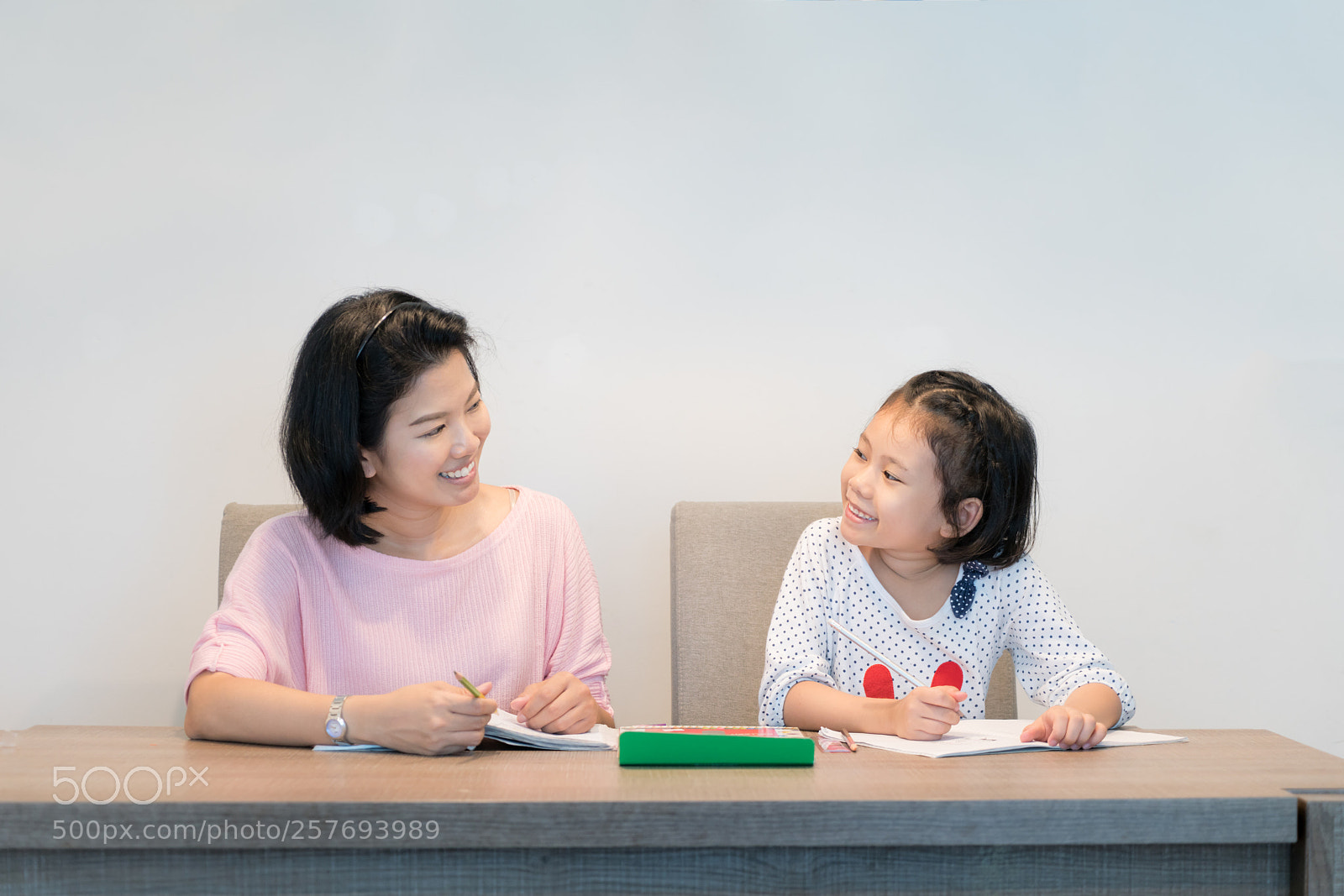 Sony a7R II sample photo. Happy asian family. asian photography