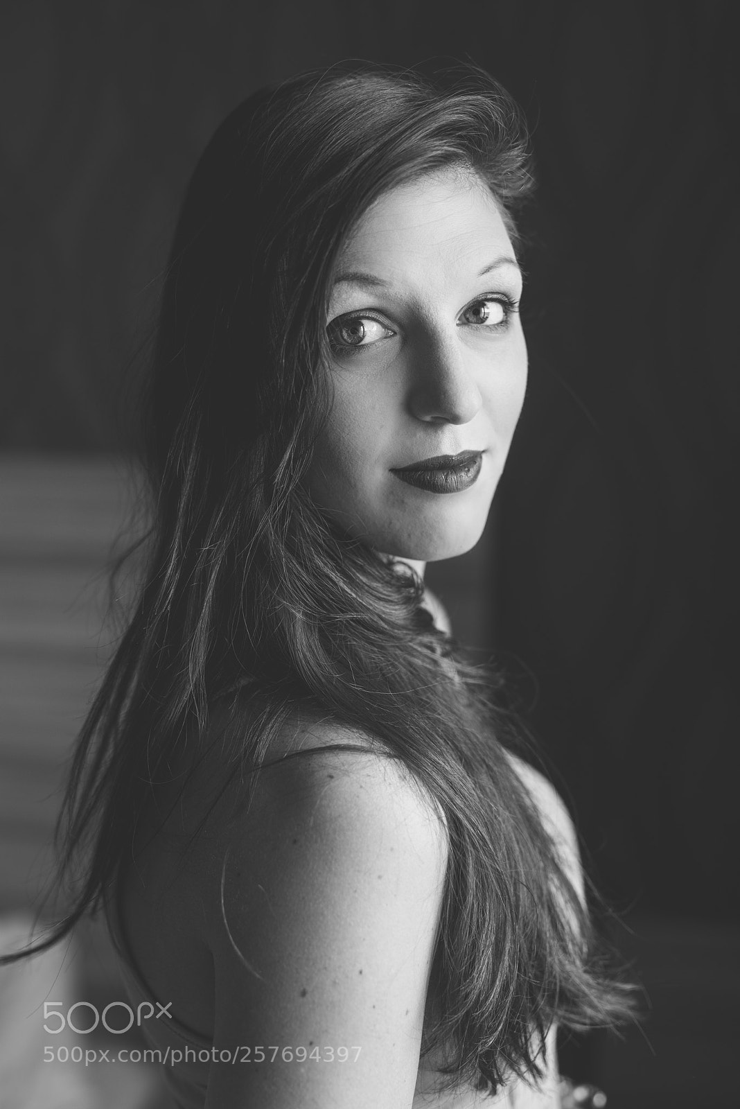 Nikon D810 sample photo. Elodie : window light portraitdifier photography