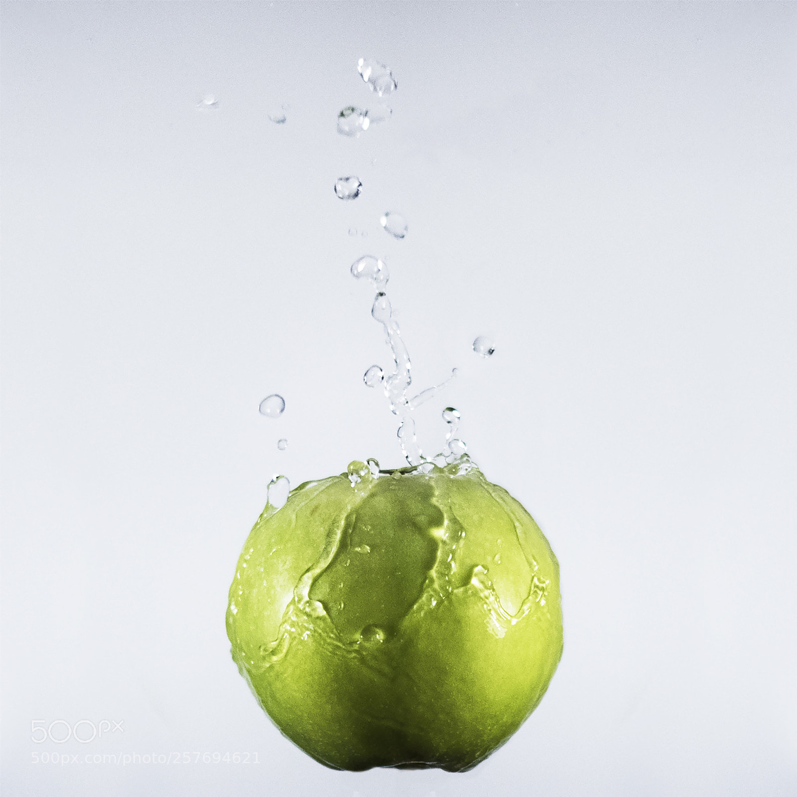 Sony a7 sample photo. Green apple with water photography