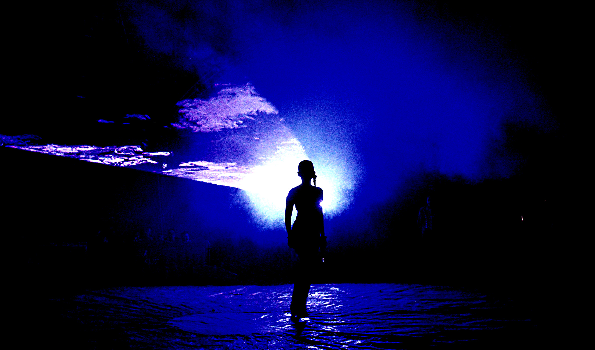 Nikon AF-S Nikkor 24-70mm F2.8G ED sample photo. (moon dancer) photography