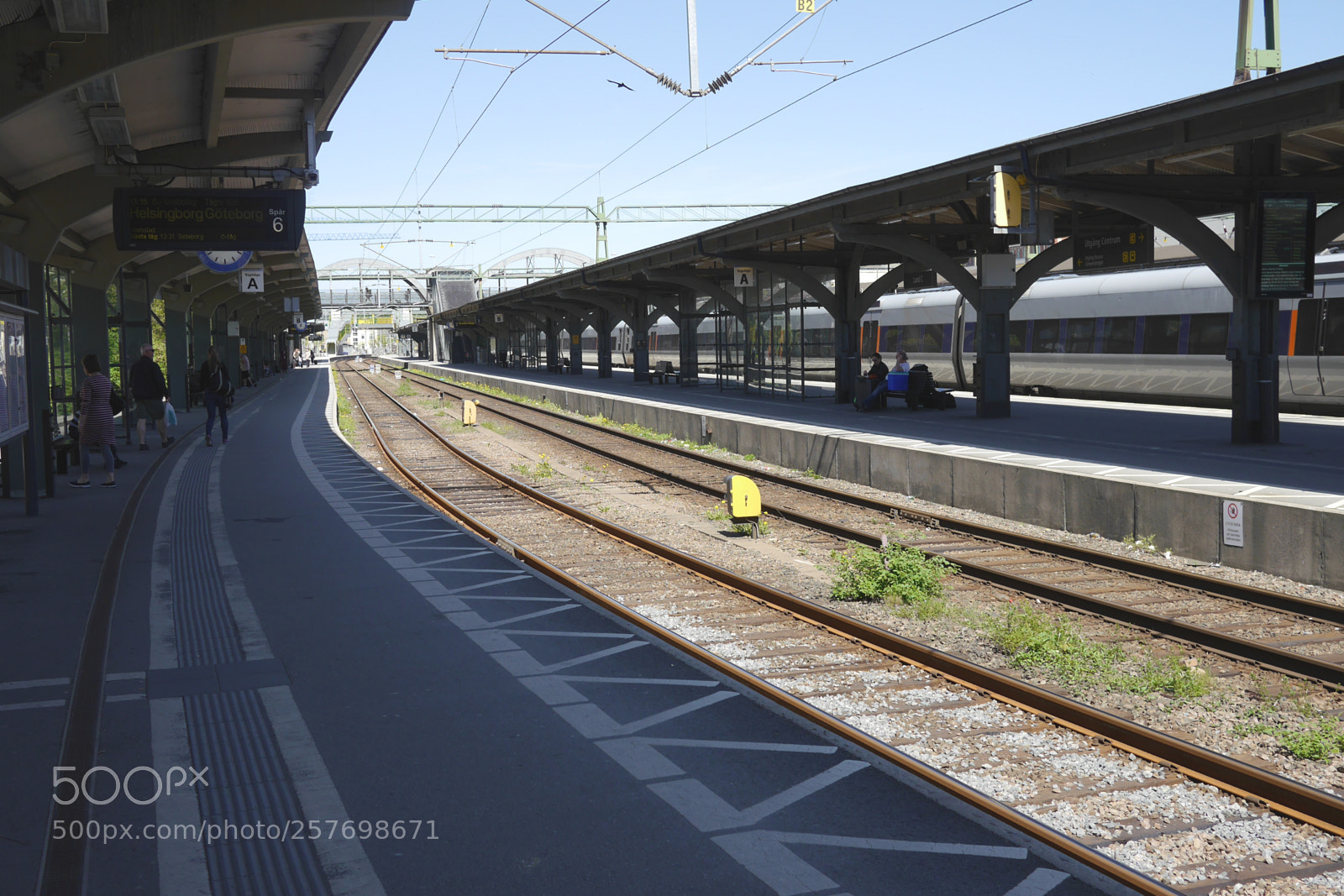 Panasonic Lumix DMC-G6 sample photo. Lund central trainstation photography