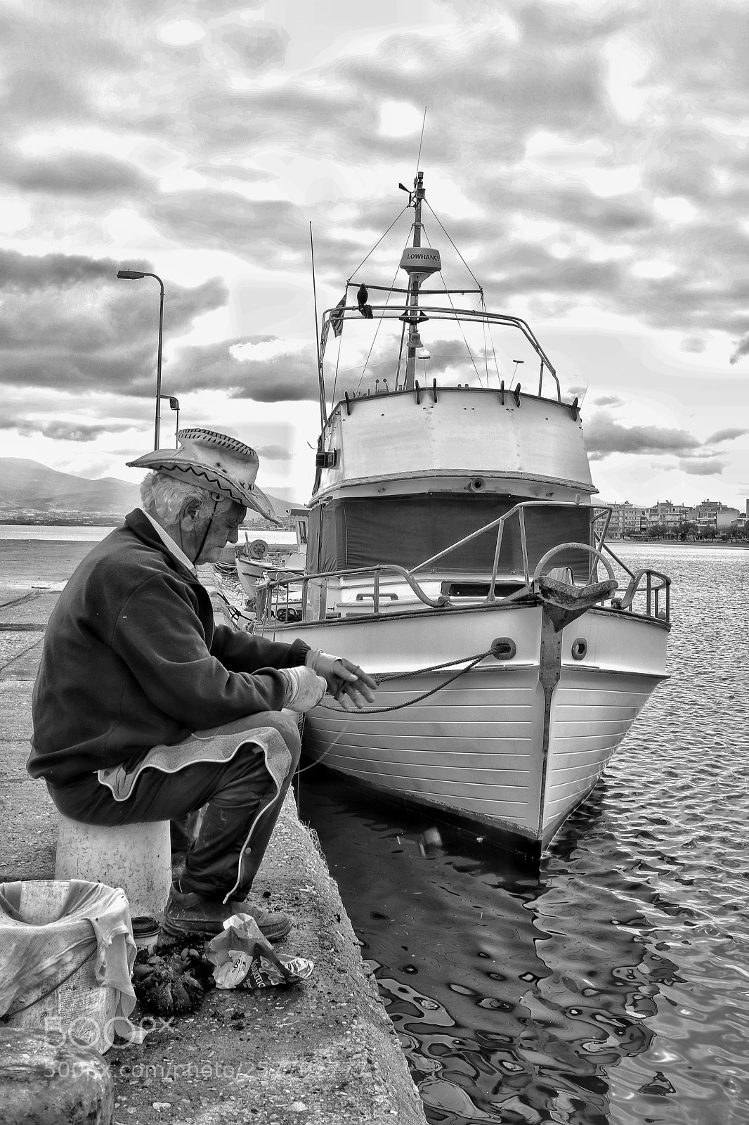 Canon EOS 800D (EOS Rebel T7i / EOS Kiss X9i) sample photo. Fishing by the dock photography