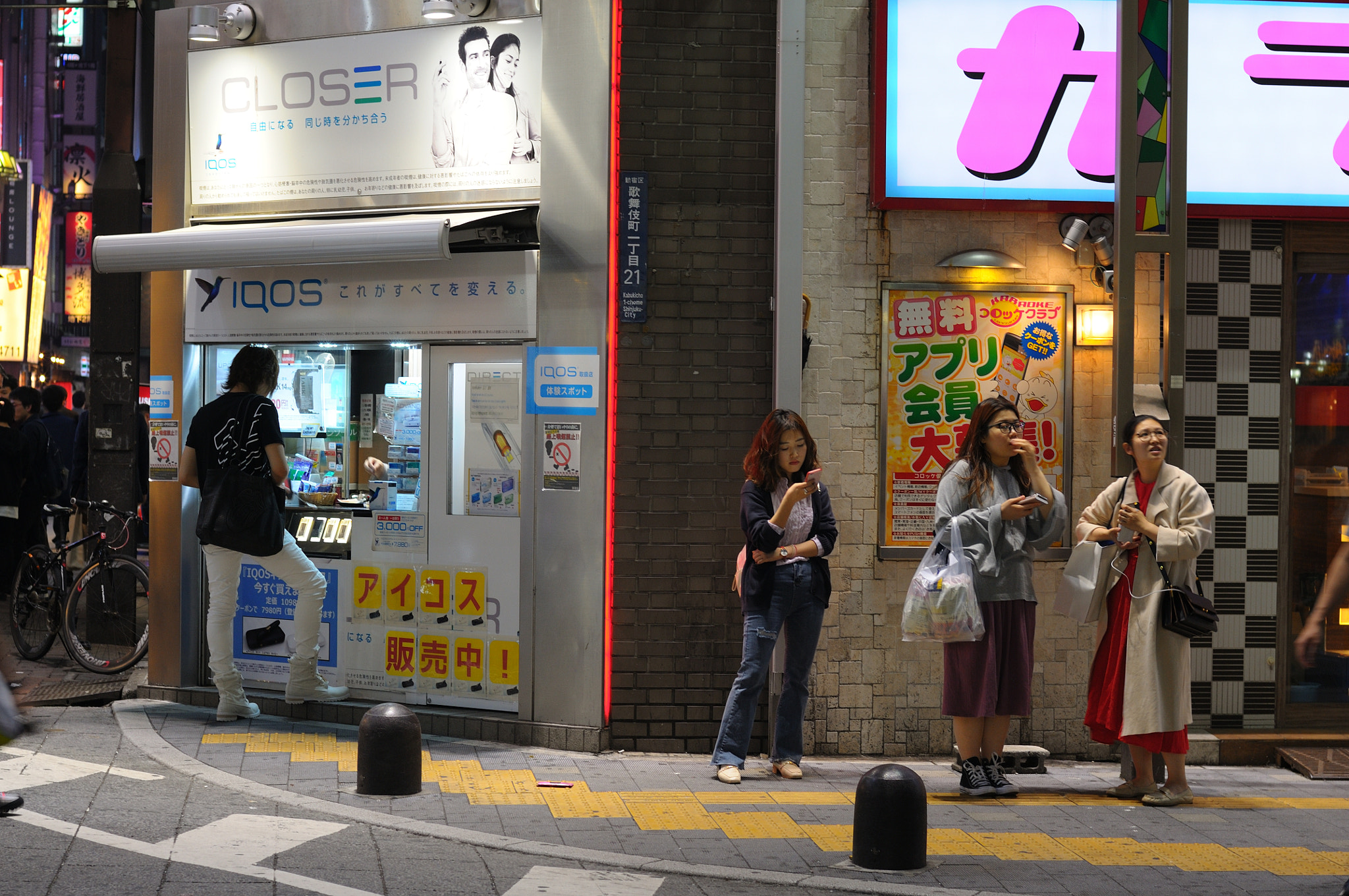 Nikon D300 + Nikon AF Nikkor 50mm F1.4D sample photo. Shinjuku, tokyo photography