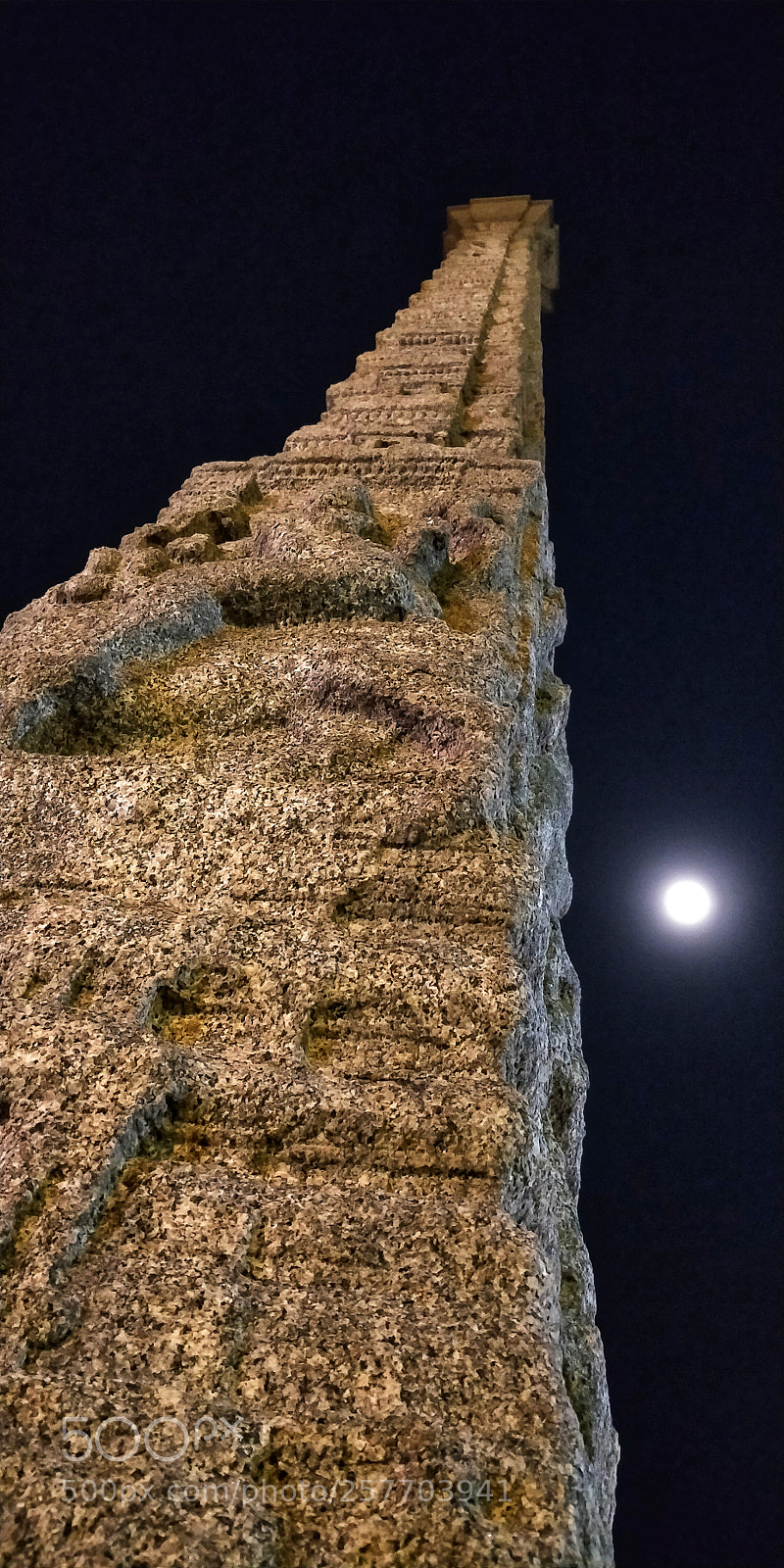 OnePlus 5T sample photo. Pillar on the beach photography