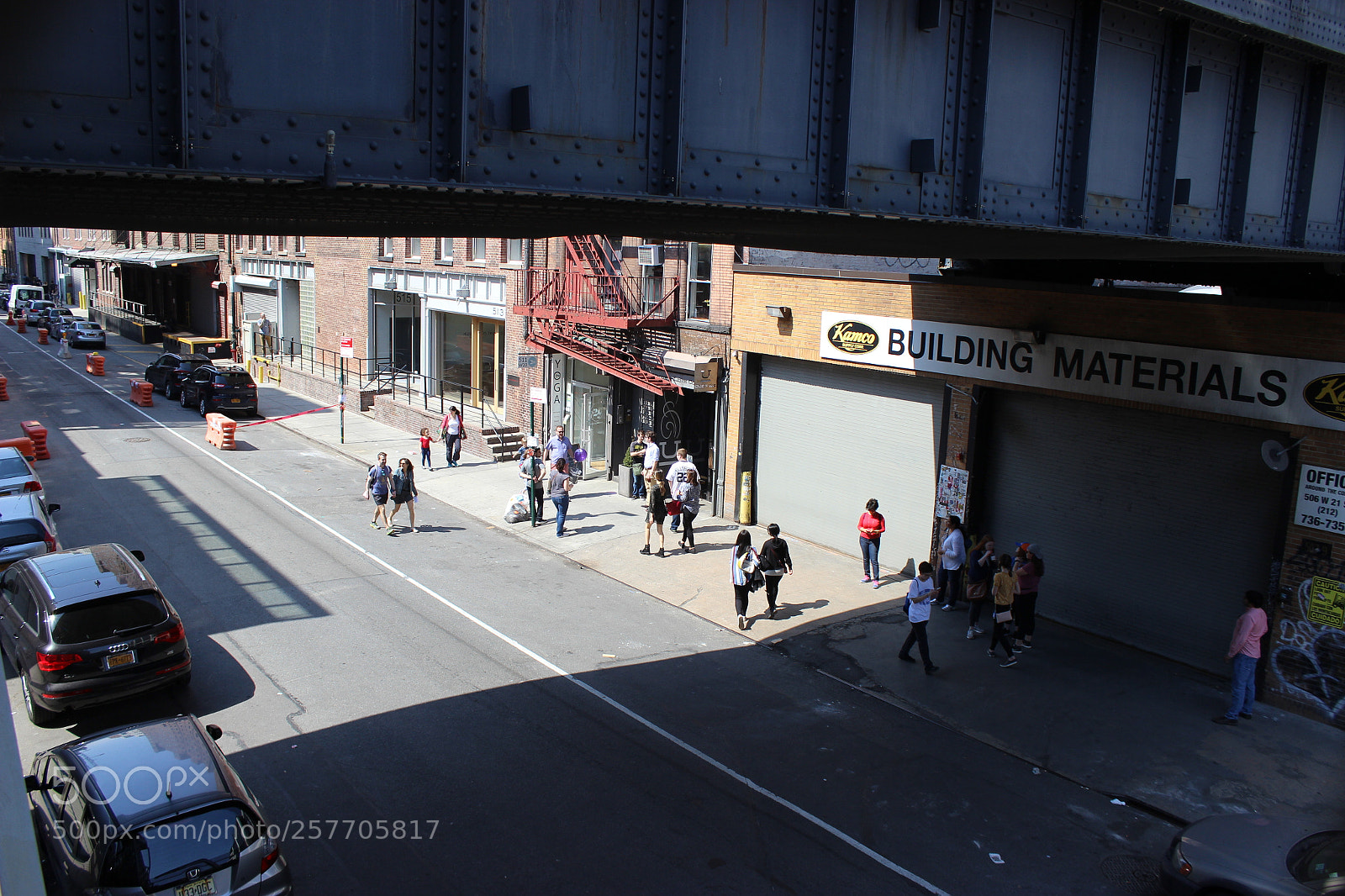 Canon EOS 600D (Rebel EOS T3i / EOS Kiss X5) sample photo. Under the high line photography