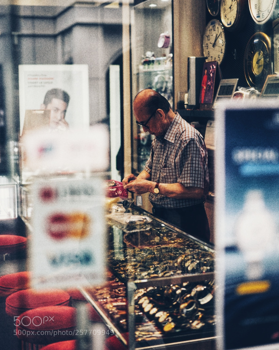 Sony a7R III sample photo. Meticulously watching over time. photography