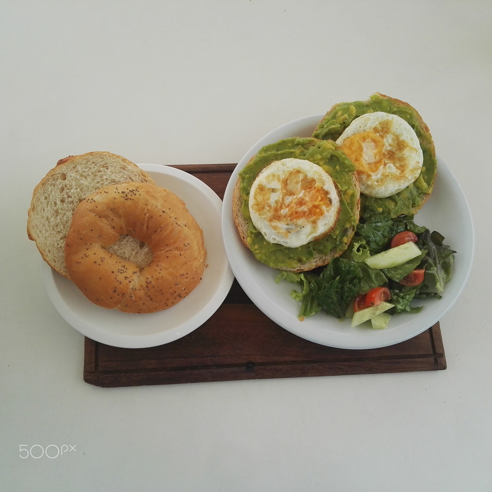 HUAWEI P8 sample photo. Bagel, guacamole and salad photography