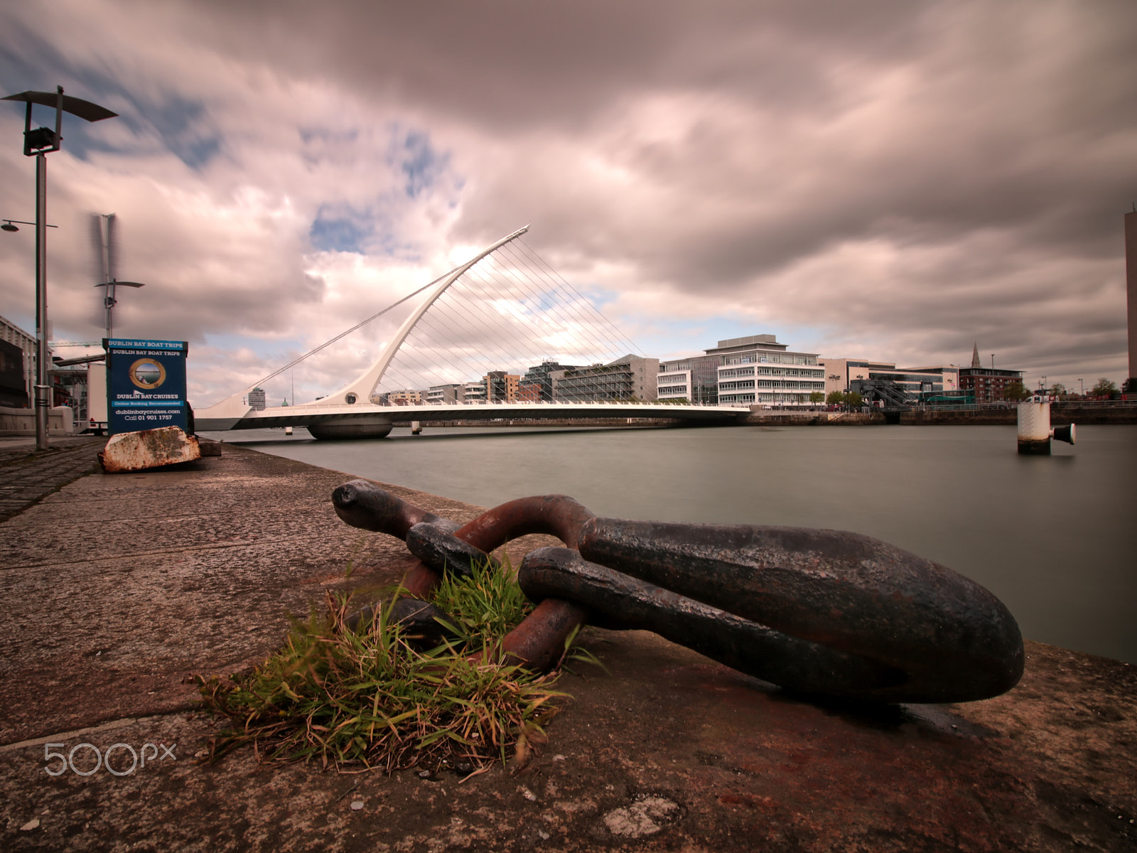Canon EOS 70D sample photo. Hooks and bridge on the liffey dublin photography