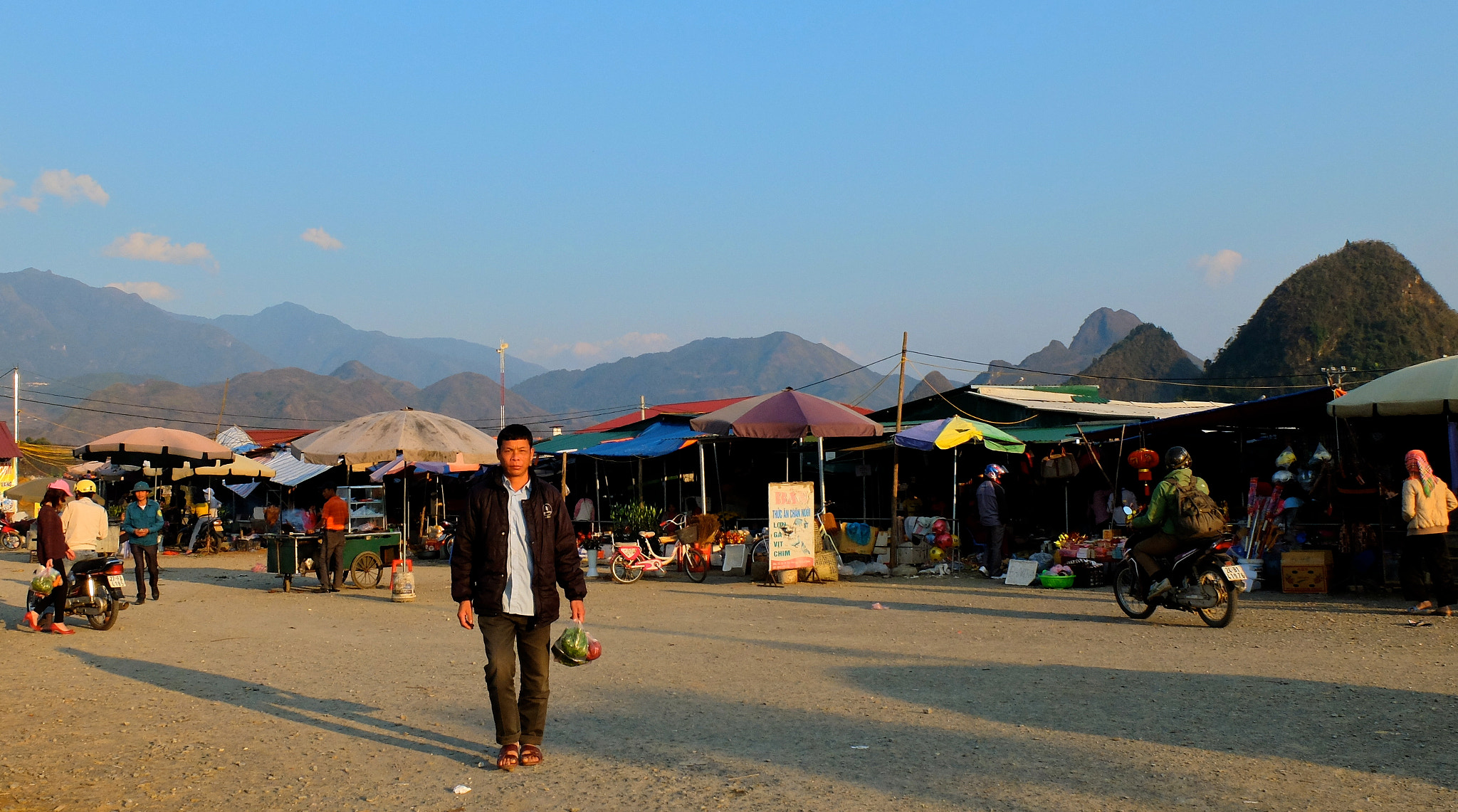 Fujifilm X20 sample photo. Market - son la photography