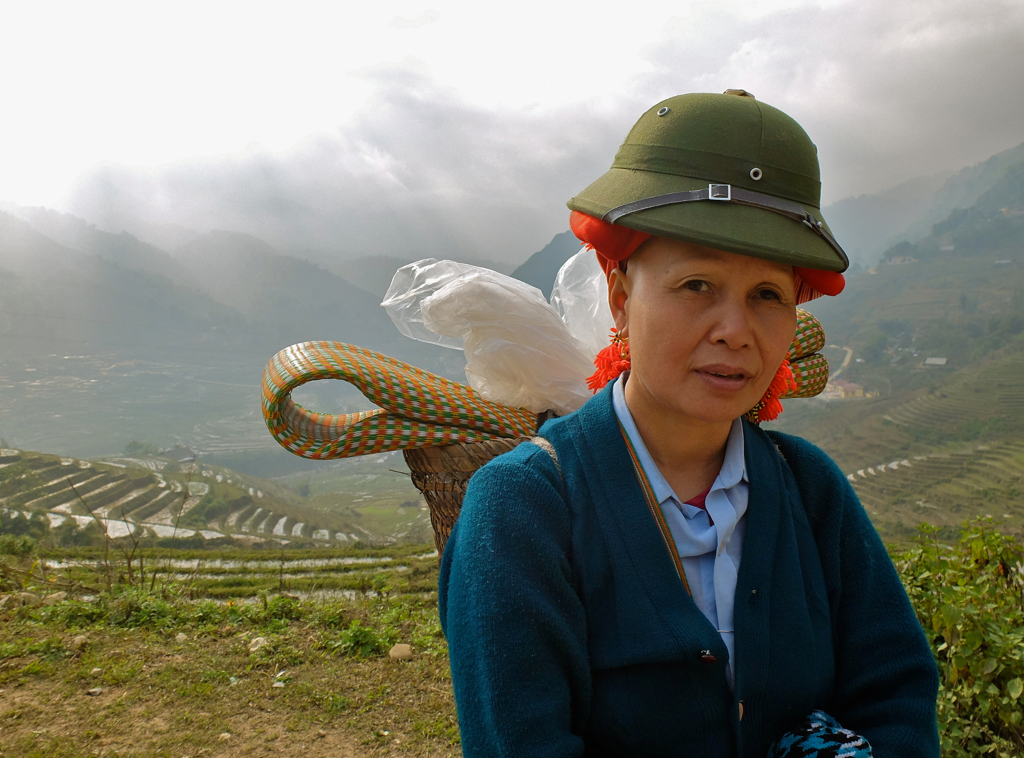 Fujifilm X20 sample photo. Hitchhiker - sa pa vietnam photography